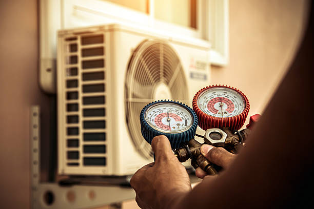 Professional Emergency Hvac technician working in Groesbeck, TX
